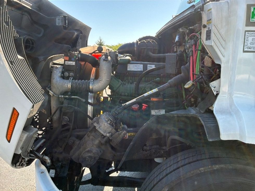 Day Cab Tractor-Heavy Duty Tractors-Volvo-2021-VNR64300-Harrisburg-PA-434,315\n\t\tmiles-$ 41,750 - Image 16