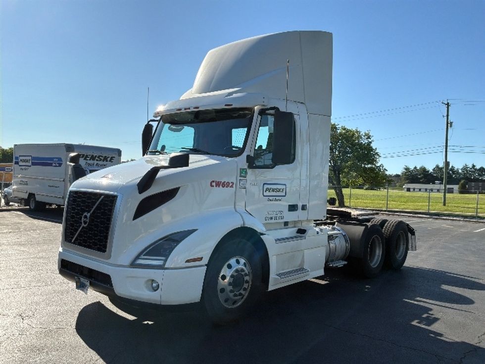 Day Cab Tractor-Heavy Duty Tractors-Volvo-2021-VNR64300-Harrisburg-PA-434,315\n\t\tmiles-$ 41,750 - Image 3