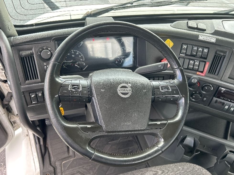 Day Cab Tractor-Heavy Duty Tractors-Volvo-2021-VNR64300-Harrisburg-PA-457,417\n\t\tmiles-$ 45,250 - Image 11