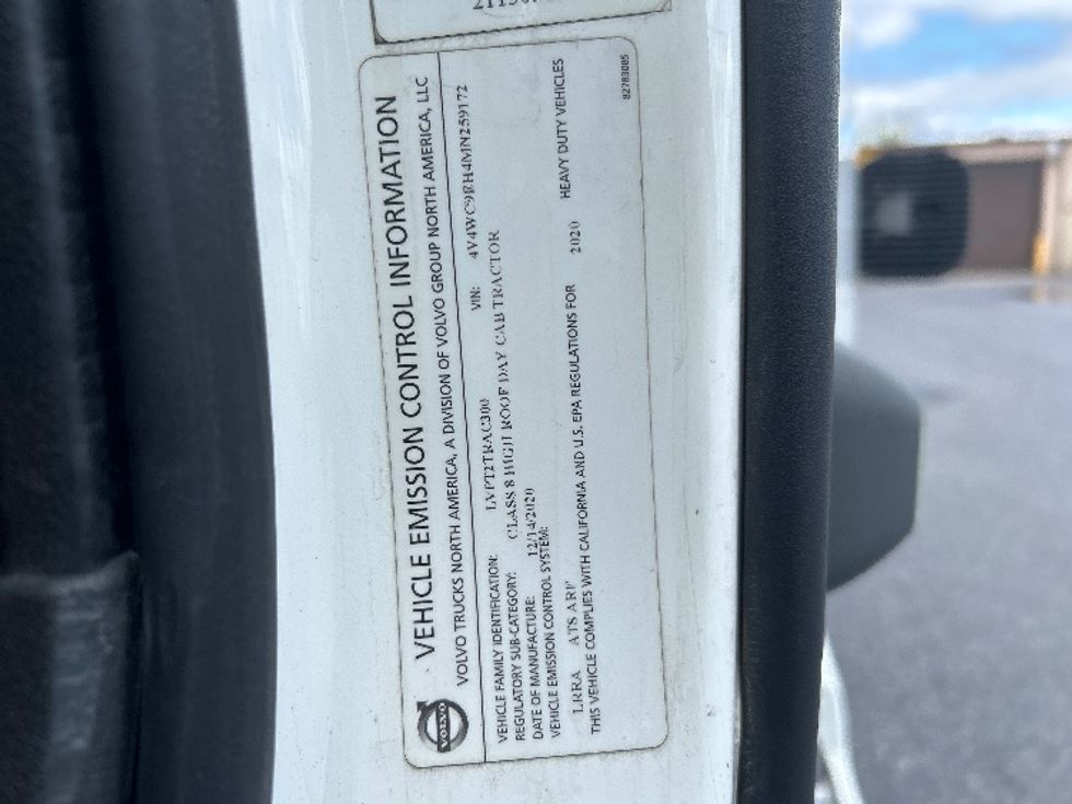 Day Cab Tractor-Heavy Duty Tractors-Volvo-2021-VNR64300-Harrisburg-PA-457,417\n\t\tmiles-$ 45,250 - Image 17