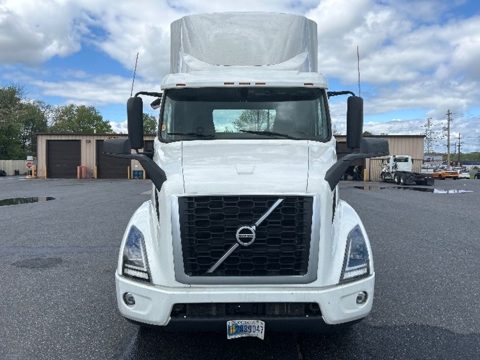 Day Cab Tractor-Heavy Duty Tractors-Volvo-2021-VNR64300-Harrisburg-PA-457,417\n\t\tmiles-$ 45,250 - Image 2