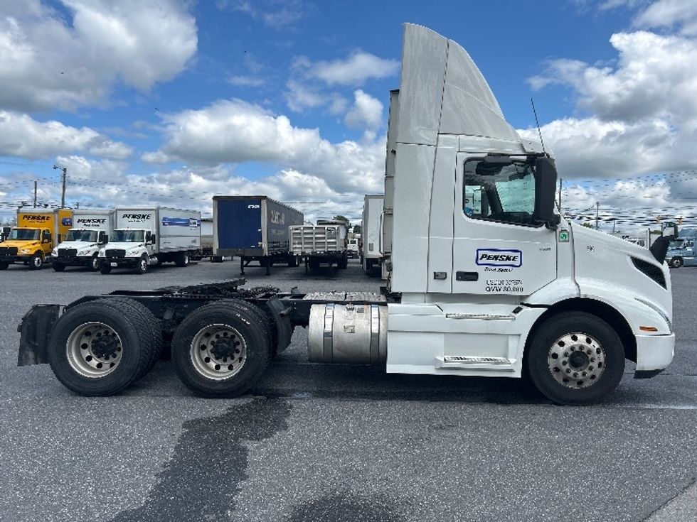 Day Cab Tractor-Heavy Duty Tractors-Volvo-2021-VNR64300-Harrisburg-PA-457,417\n\t\tmiles-$ 45,250 - Image 8