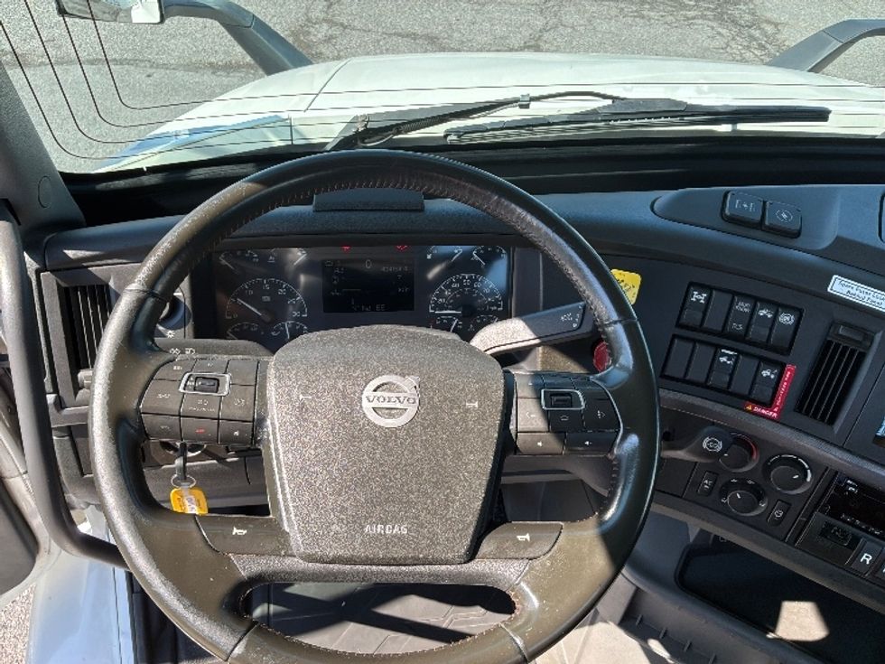 Day Cab Tractor-Heavy Duty Tractors-Volvo-2021-VNR64300-Harrisburg-PA-494,191\n\t\tmiles-$ 41,750 - Image 11