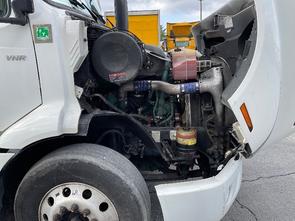 Day Cab Tractor-Heavy Duty Tractors-Volvo-2021-VNR64300-Harrisburg-PA-500,538\n\t\tmiles-$ 41,000 - Image 15