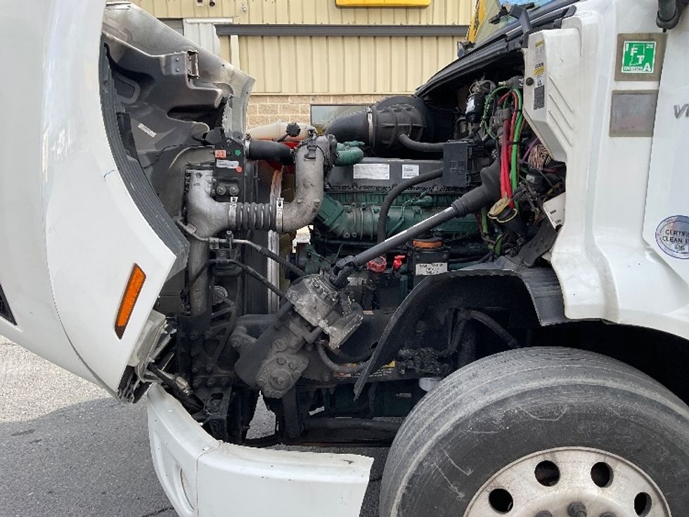 Day Cab Tractor-Heavy Duty Tractors-Volvo-2021-VNR64300-Harrisburg-PA-500,538\n\t\tmiles-$ 41,000 - Image 16
