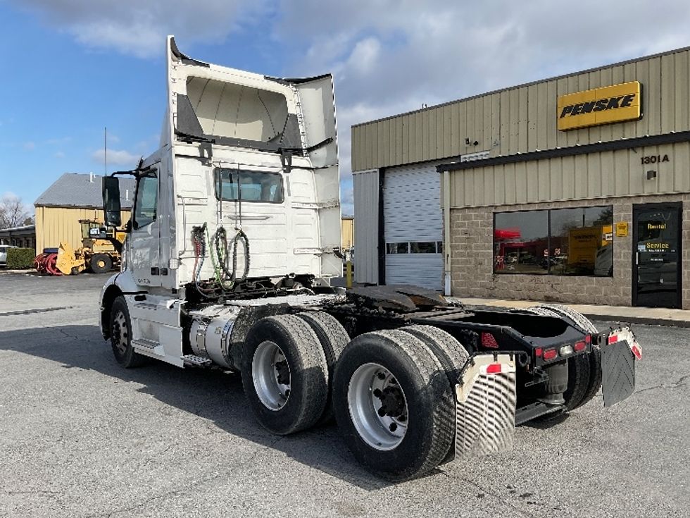 Day Cab Tractor-Heavy Duty Tractors-Volvo-2021-VNR64300-Harrisburg-PA-500,538\n\t\tmiles-$ 41,000 - Image 5