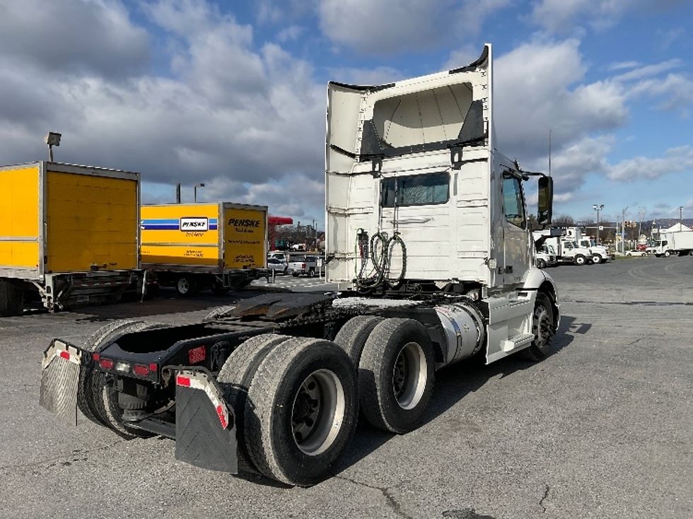 Day Cab Tractor-Heavy Duty Tractors-Volvo-2021-VNR64300-Harrisburg-PA-500,538\n\t\tmiles-$ 41,000 - Image 7