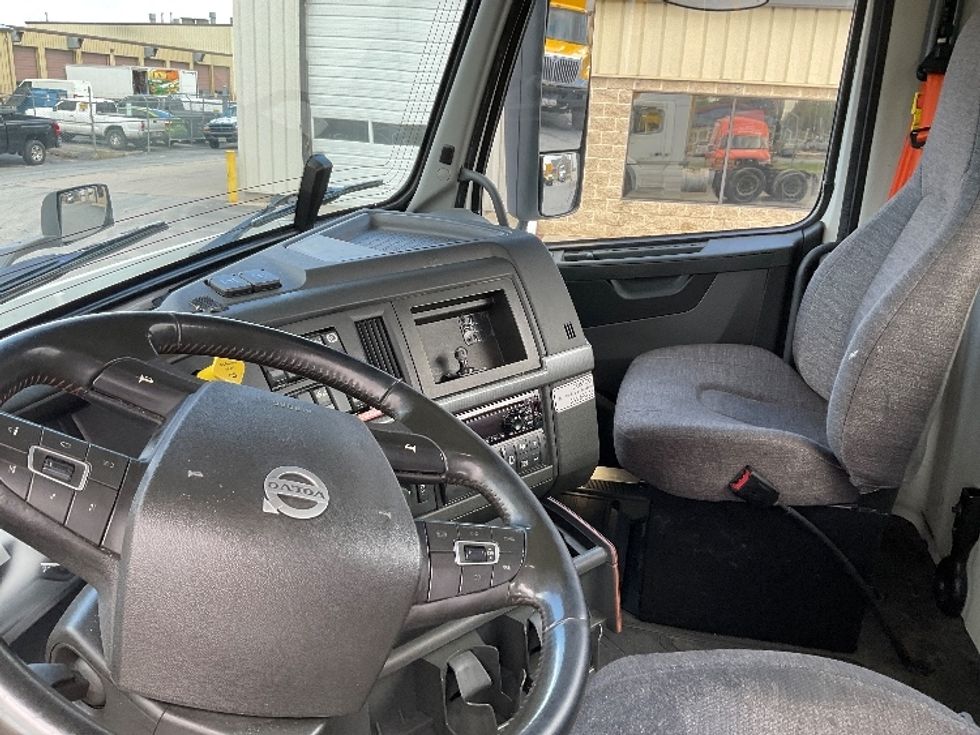 Day Cab Tractor-Heavy Duty Tractors-Volvo-2021-VNR64300-Harrisburg-PA-509,884\n\t\tmiles-$ 37,000 - Image 10