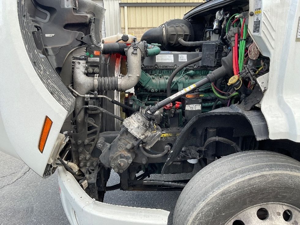 Day Cab Tractor-Heavy Duty Tractors-Volvo-2021-VNR64300-Harrisburg-PA-509,884\n\t\tmiles-$ 37,000 - Image 16