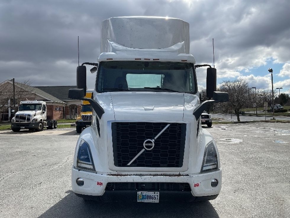 Day Cab Tractor-Heavy Duty Tractors-Volvo-2021-VNR64300-Harrisburg-PA-509,884\n\t\tmiles-$ 37,000 - Image 2