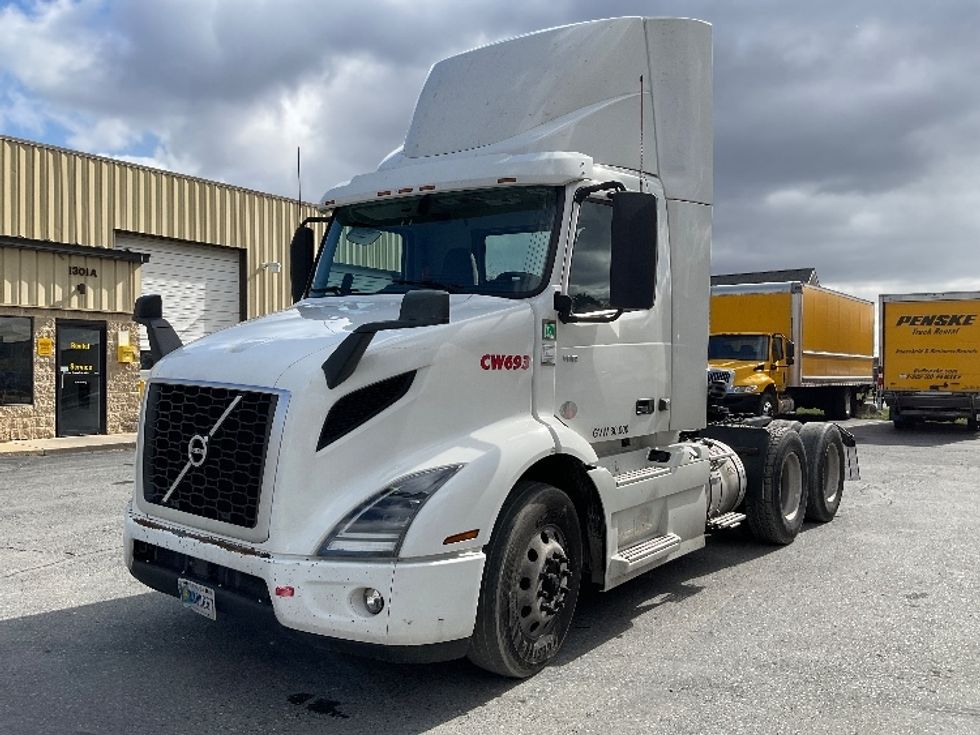 Day Cab Tractor-Heavy Duty Tractors-Volvo-2021-VNR64300-Harrisburg-PA-509,884\n\t\tmiles-$ 37,000 - Image 3