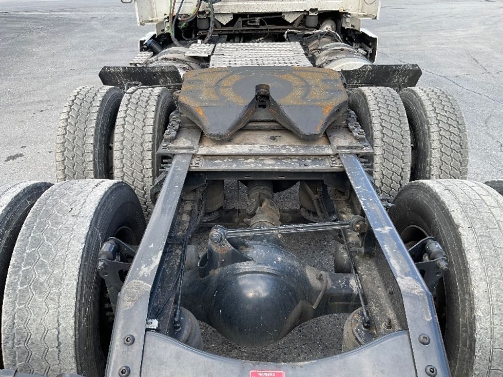 Day Cab Tractor-Heavy Duty Tractors-Volvo-2021-VNR64300-Harrisburg-PA-509,884\n\t\tmiles-$ 37,000 - Image 6