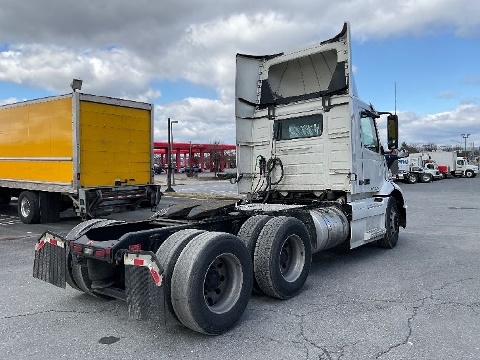 Day Cab Tractor-Heavy Duty Tractors-Volvo-2021-VNR64300-Harrisburg-PA-509,884\n\t\tmiles-$ 37,000 - Image 7