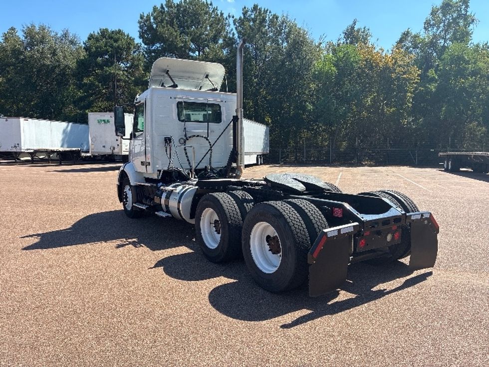 Day Cab Tractor-Heavy Duty Tractors-Volvo-2021-VNR64300-Jackson-MS-145,703\n\t\tmiles-$ 68,250 - Image 5