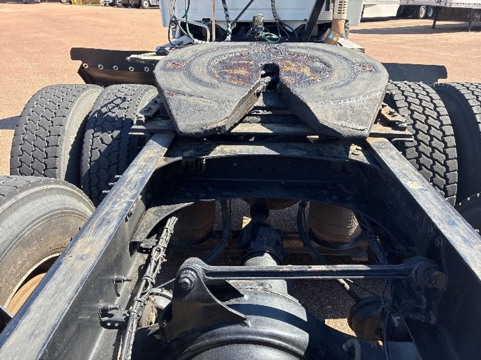 Day Cab Tractor-Heavy Duty Tractors-Volvo-2021-VNR64300-Jackson-MS-145,703\n\t\tmiles-$ 68,250 - Image 6