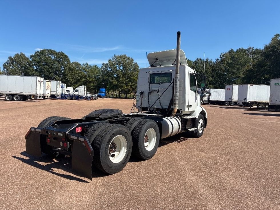 Day Cab Tractor-Heavy Duty Tractors-Volvo-2021-VNR64300-Jackson-MS-145,703\n\t\tmiles-$ 68,250 - Image 7