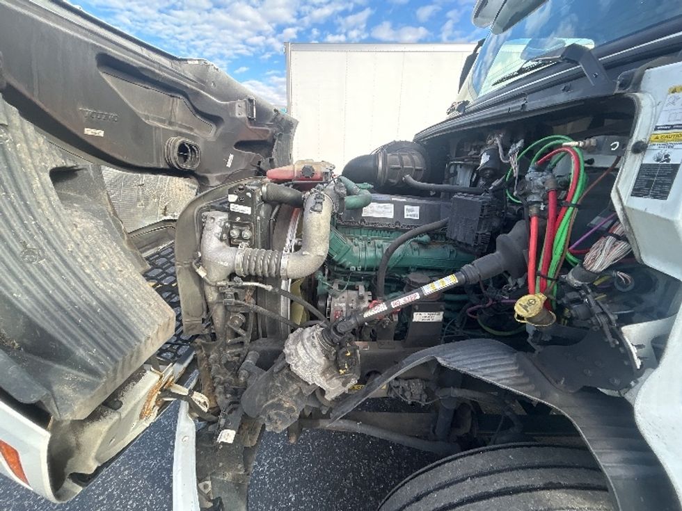 Day Cab Tractor-Heavy Duty Tractors-Volvo-2021-VNR64300-Milwaukee-WI-508,258\n\t\tmiles-$ 40,250 - Image 16