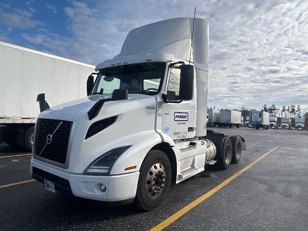 Day Cab Tractor-Heavy Duty Tractors-Volvo-2021-VNR64300-Milwaukee-WI-508,258\n\t\tmiles-$ 40,250 - Image 3