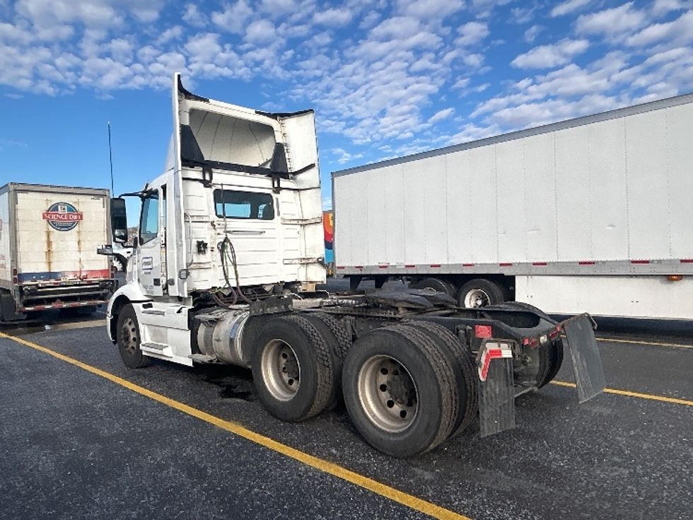 Day Cab Tractor-Heavy Duty Tractors-Volvo-2021-VNR64300-Milwaukee-WI-508,258\n\t\tmiles-$ 40,250 - Image 5