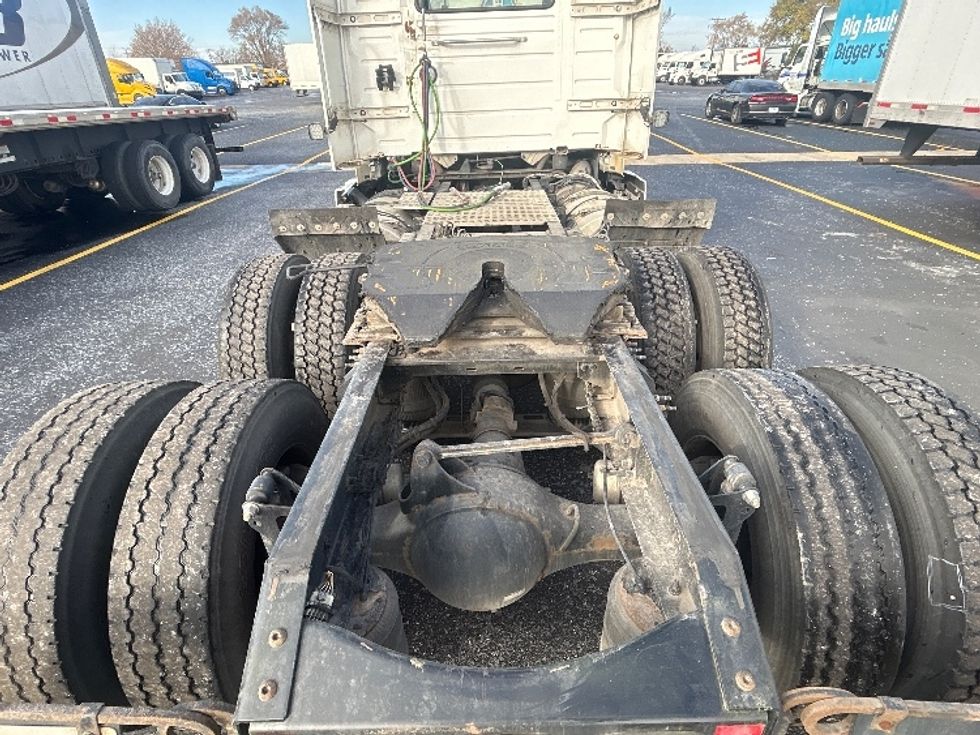 Day Cab Tractor-Heavy Duty Tractors-Volvo-2021-VNR64300-Milwaukee-WI-508,258\n\t\tmiles-$ 40,250 - Image 6