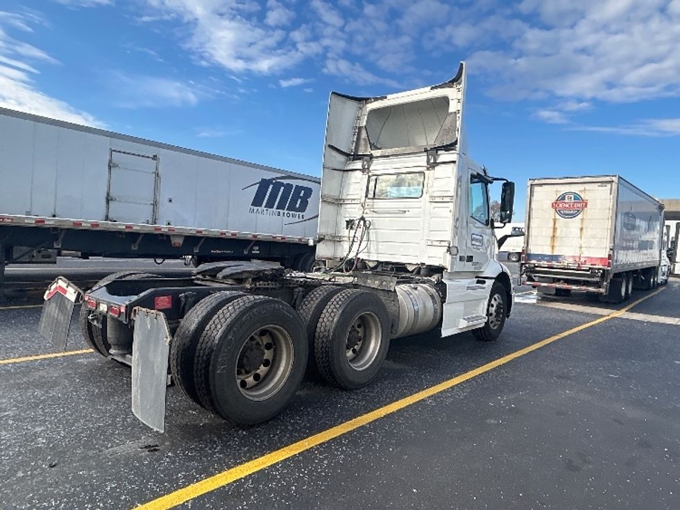 Day Cab Tractor-Heavy Duty Tractors-Volvo-2021-VNR64300-Milwaukee-WI-508,258\n\t\tmiles-$ 40,250 - Image 7
