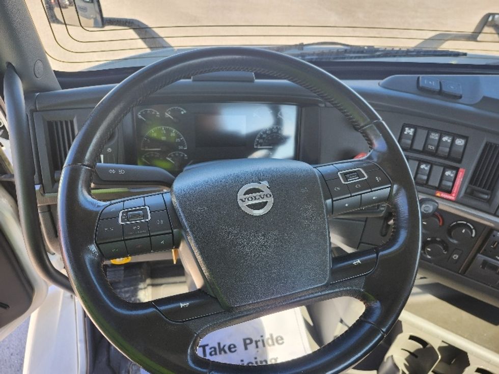 Day Cab Tractor-Heavy Duty Tractors-Volvo-2021-VNR64300-Obetz-OH-480,593\n\t\tmiles-$ 42,750 - Image 11