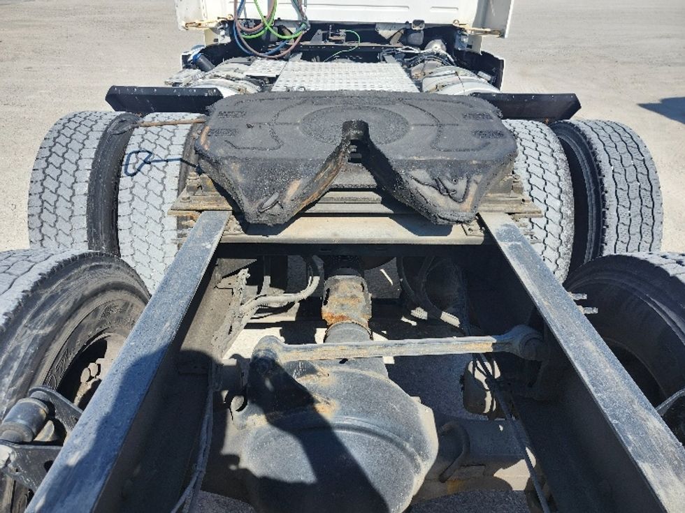 Day Cab Tractor-Heavy Duty Tractors-Volvo-2021-VNR64300-Obetz-OH-480,593\n\t\tmiles-$ 42,750 - Image 6