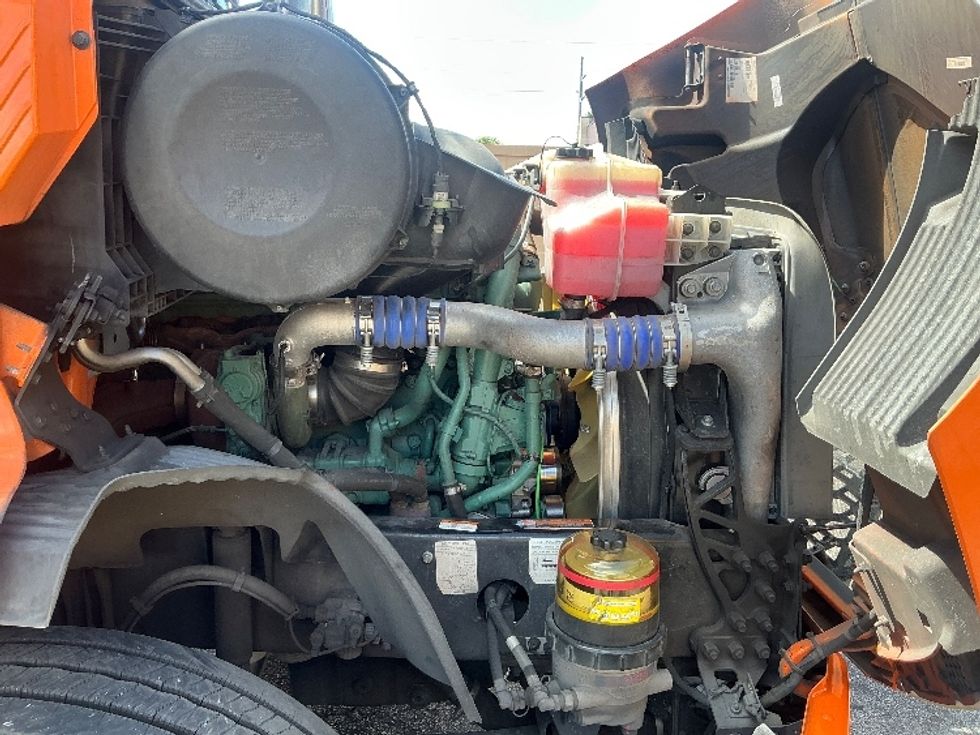 Day Cab Tractor-Heavy Duty Tractors-Volvo-2021-VNR64300-Ocala-FL-230,404\n\t\tmiles-$ 63,250 - Image 15