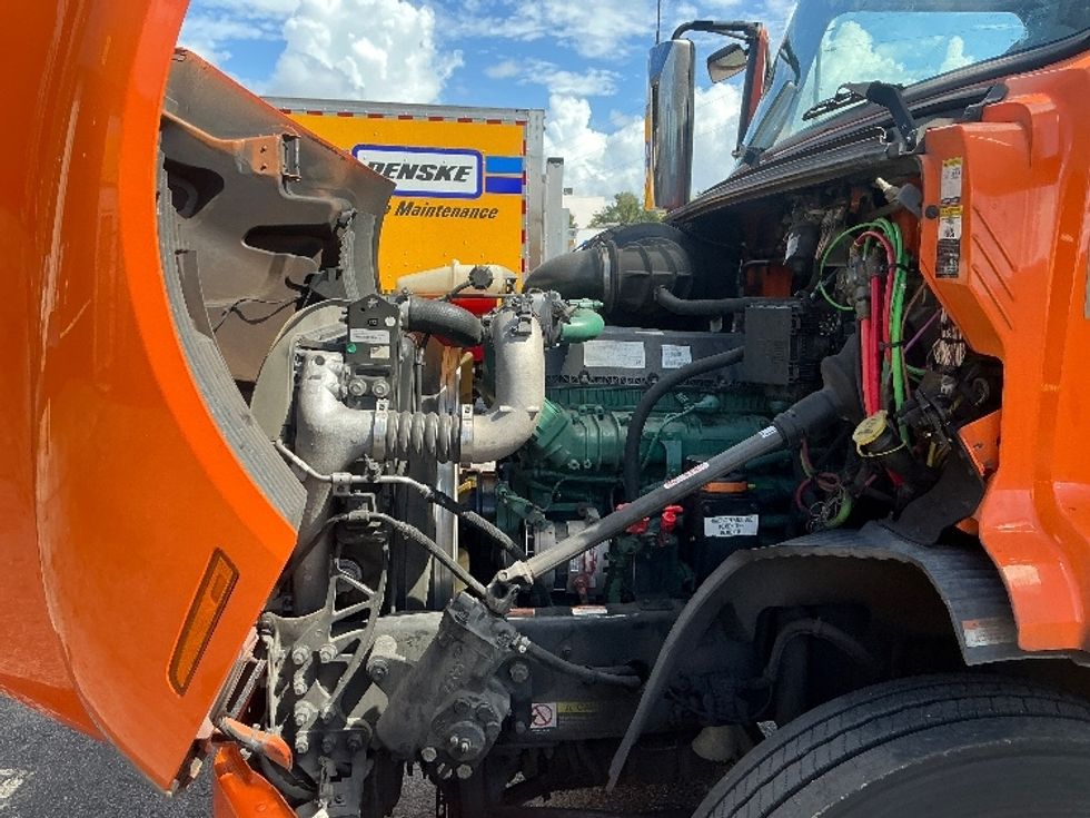 Day Cab Tractor-Heavy Duty Tractors-Volvo-2021-VNR64300-Ocala-FL-230,404\n\t\tmiles-$ 63,250 - Image 16