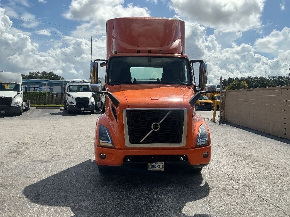 Day Cab Tractor-Heavy Duty Tractors-Volvo-2021-VNR64300-Ocala-FL-230,404\n\t\tmiles-$ 63,250 - Image 2