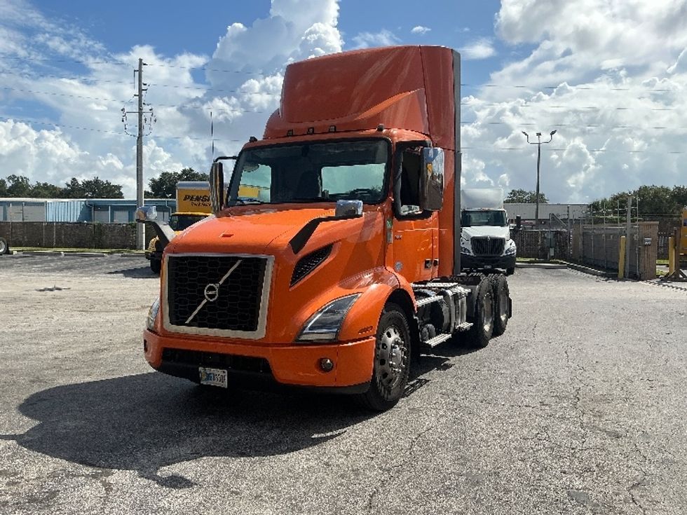 Day Cab Tractor-Heavy Duty Tractors-Volvo-2021-VNR64300-Ocala-FL-230,404\n\t\tmiles-$ 63,250 - Image 3