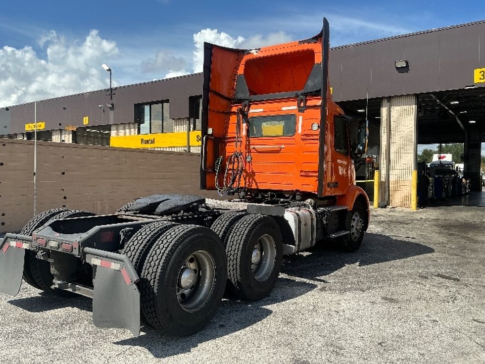 Day Cab Tractor-Heavy Duty Tractors-Volvo-2021-VNR64300-Ocala-FL-230,404\n\t\tmiles-$ 63,250 - Image 7