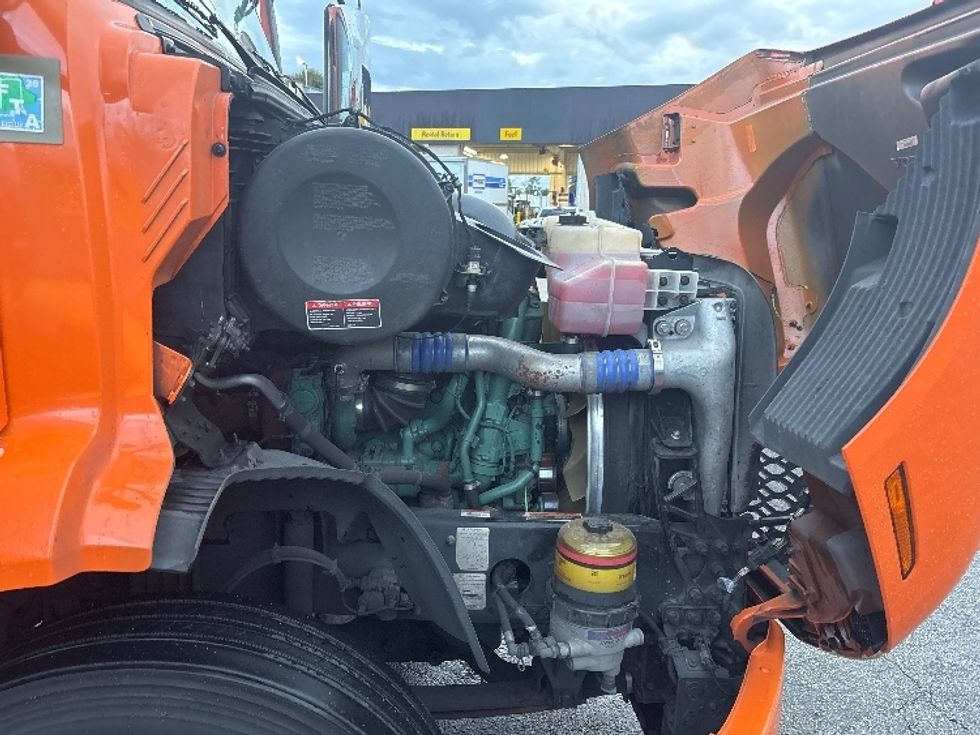 Day Cab Tractor-Heavy Duty Tractors-Volvo-2021-VNR64300-Ocala-FL-377,370\n\t\tmiles-$ 50,500 - Image 15
