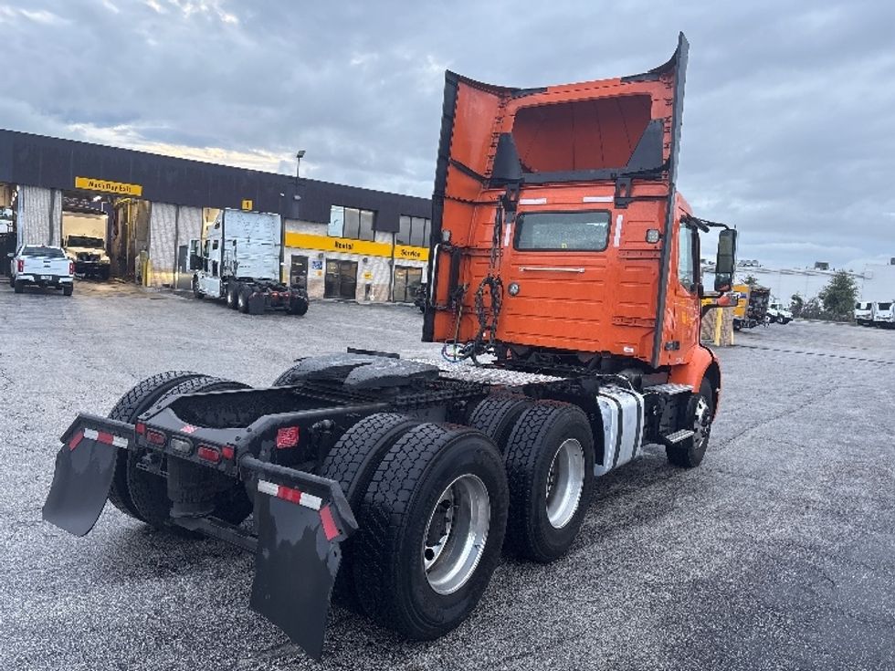 Day Cab Tractor-Heavy Duty Tractors-Volvo-2021-VNR64300-Ocala-FL-377,370\n\t\tmiles-$ 50,500 - Image 7