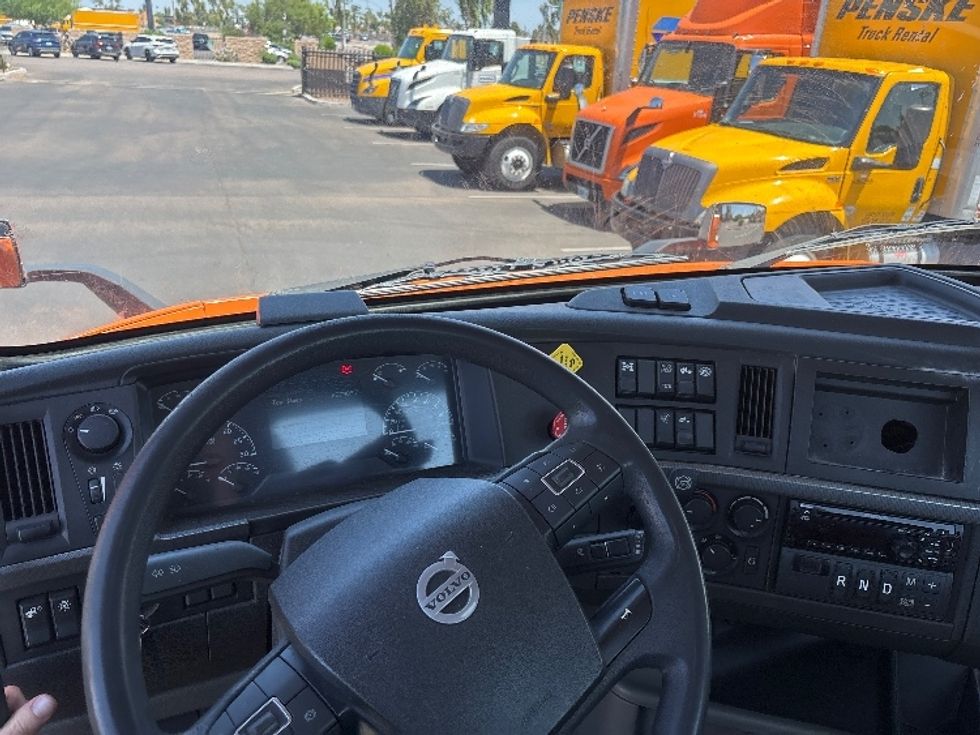 Day Cab Tractor-Heavy Duty Tractors-Volvo-2021-VNR64300-Phoenix-AZ-267,933\n\t\tmiles-$ 59,250 - Image 11