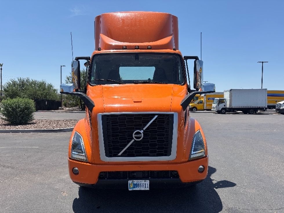 Day Cab Tractor-Heavy Duty Tractors-Volvo-2021-VNR64300-Phoenix-AZ-267,933\n\t\tmiles-$ 59,250 - Image 2