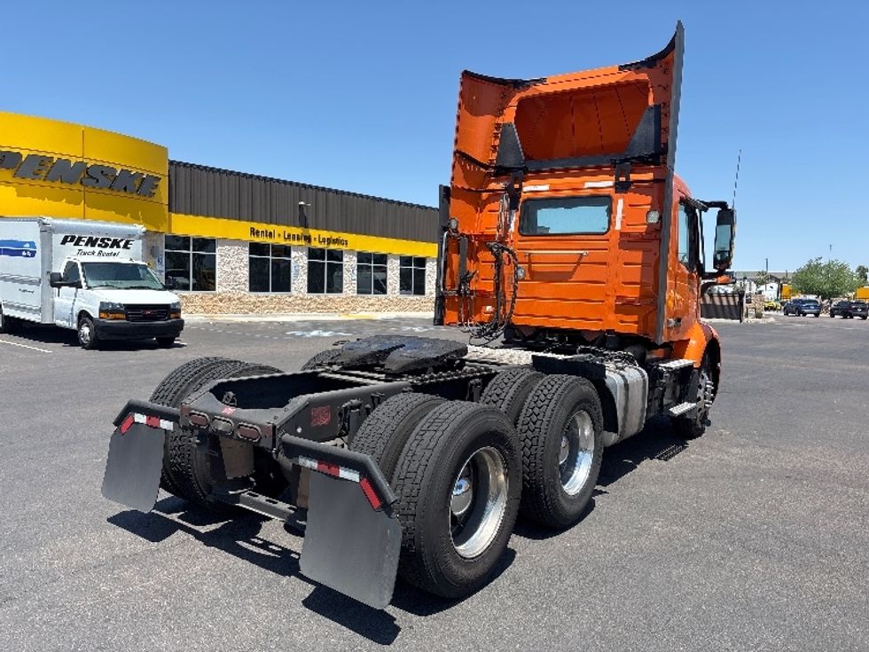 Day Cab Tractor-Heavy Duty Tractors-Volvo-2021-VNR64300-Phoenix-AZ-267,933\n\t\tmiles-$ 59,250 - Image 7