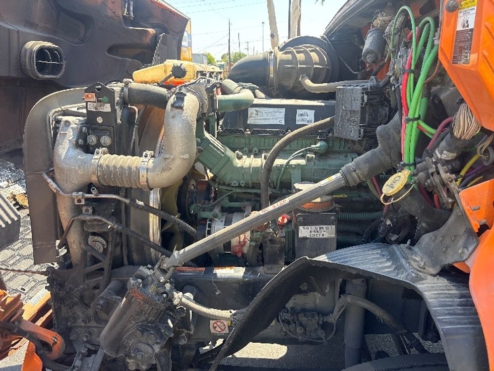 Day Cab Tractor-Heavy Duty Tractors-Volvo-2021-VNR64300-Phoenix-AZ-278,809\n\t\tmiles-$ 60,750 - Image 16