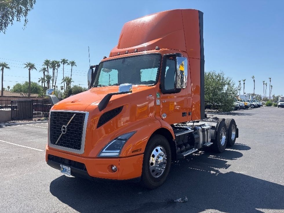 Day Cab Tractor-Heavy Duty Tractors-Volvo-2021-VNR64300-Phoenix-AZ-278,809\n\t\tmiles-$ 60,750 - Image 3