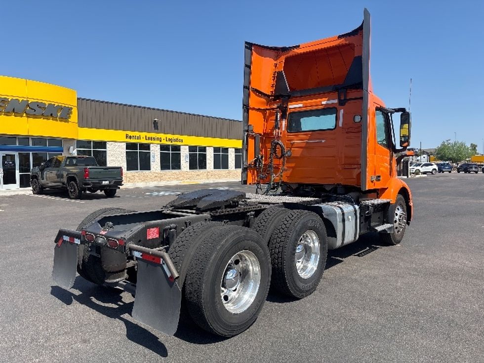 Day Cab Tractor-Heavy Duty Tractors-Volvo-2021-VNR64300-Phoenix-AZ-278,809\n\t\tmiles-$ 60,750 - Image 7
