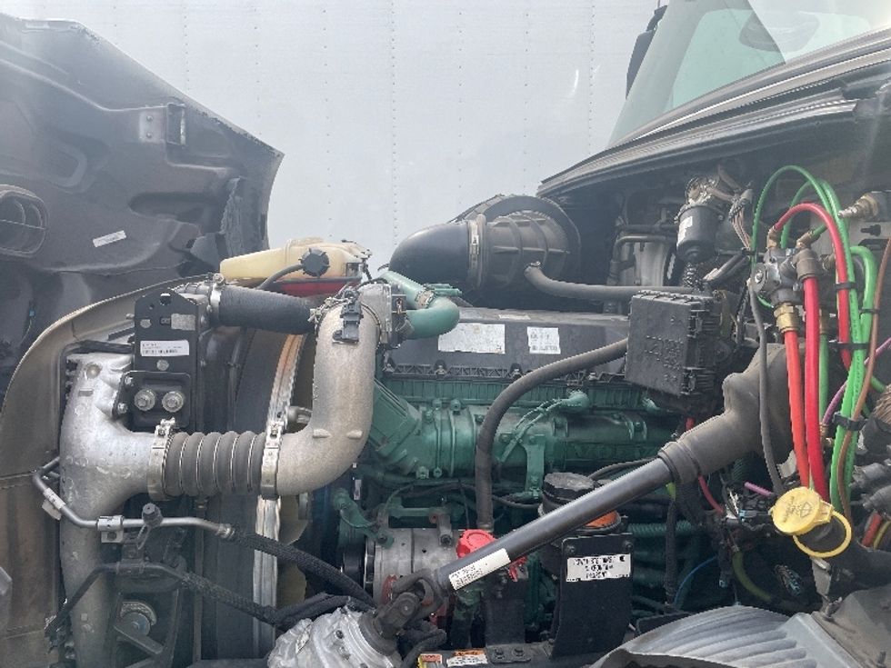 Day Cab Tractor-Heavy Duty Tractors-Volvo-2021-VNR64300-Phoenix-AZ-453,201\n\t\tmiles-$ 47,000 - Image 16