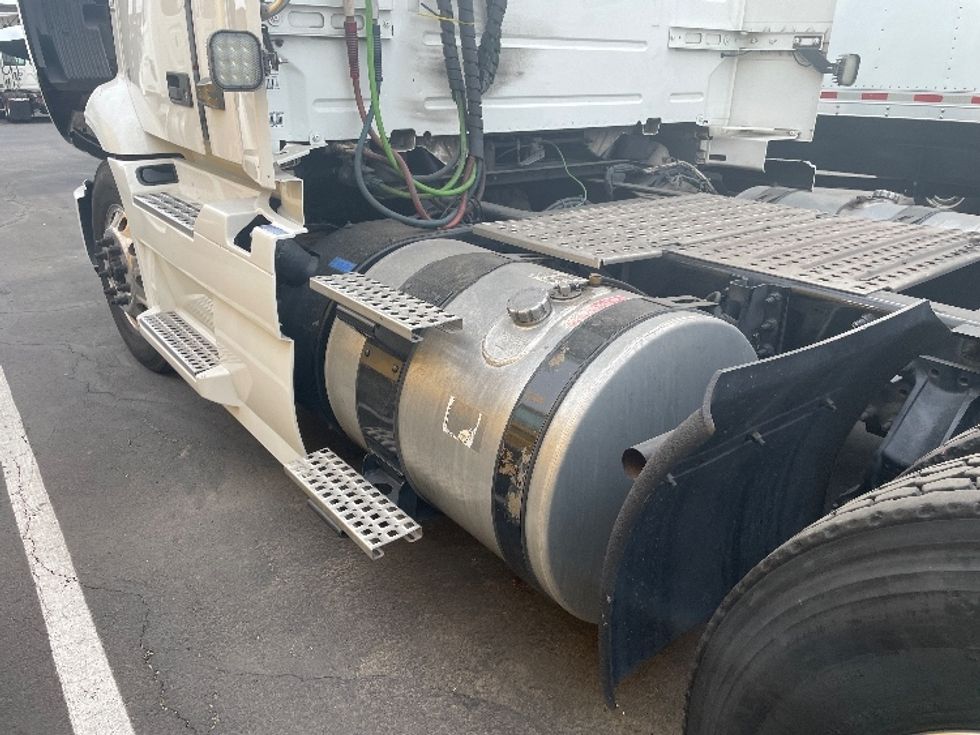 Day Cab Tractor-Heavy Duty Tractors-Volvo-2021-VNR64300-Phoenix-AZ-453,201\n\t\tmiles-$ 47,000 - Image 17