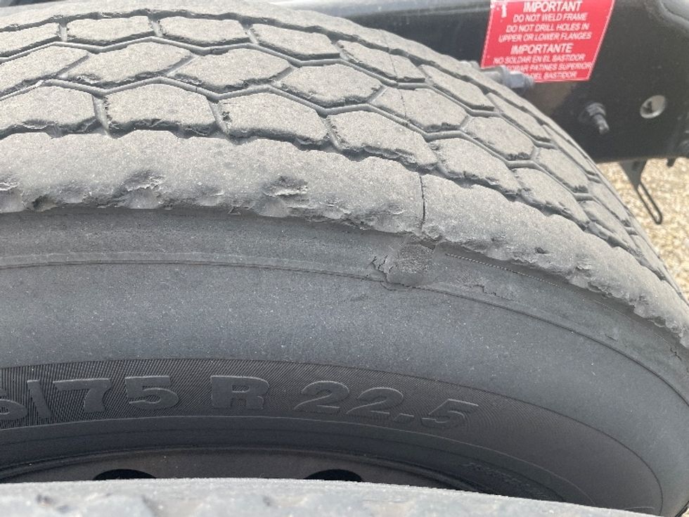 Day Cab Tractor-Heavy Duty Tractors-Volvo-2021-VNR64300-Phoenix-AZ-453,201\n\t\tmiles-$ 47,000 - Image 19