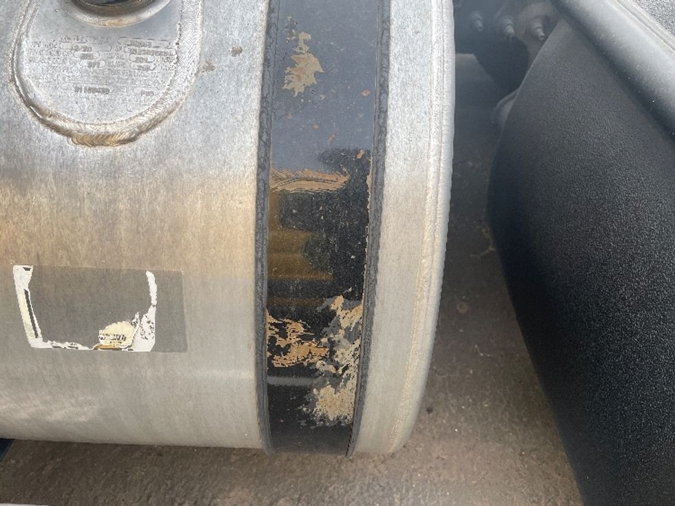 Day Cab Tractor-Heavy Duty Tractors-Volvo-2021-VNR64300-Phoenix-AZ-453,201\n\t\tmiles-$ 47,000 - Image 21