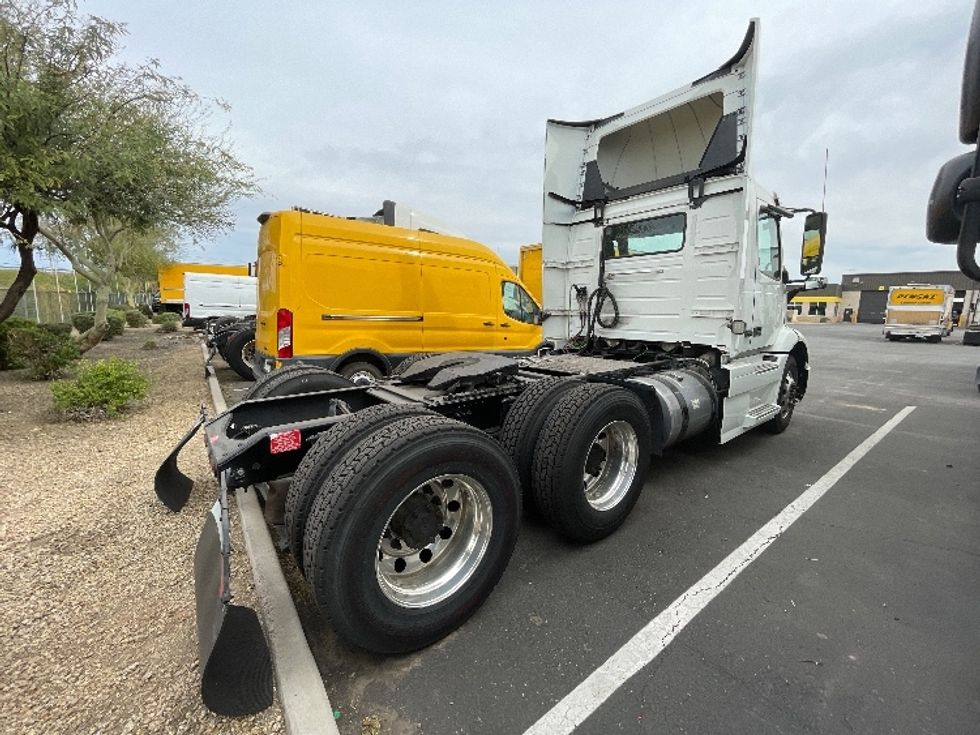 Day Cab Tractor-Heavy Duty Tractors-Volvo-2021-VNR64300-Phoenix-AZ-453,201\n\t\tmiles-$ 47,000 - Image 7