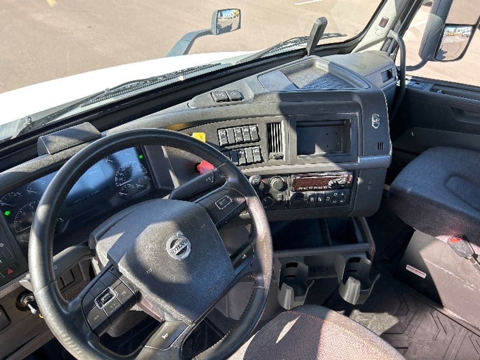 Day Cab Tractor-Heavy Duty Tractors-Volvo-2021-VNR64300-Phoenix-AZ-453,362\n\t\tmiles-$ 47,000 - Image 10
