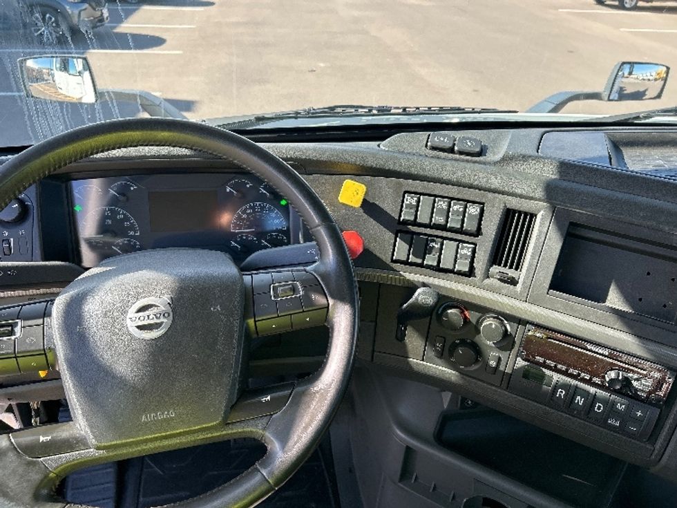 Day Cab Tractor-Heavy Duty Tractors-Volvo-2021-VNR64300-Phoenix-AZ-453,362\n\t\tmiles-$ 47,000 - Image 11