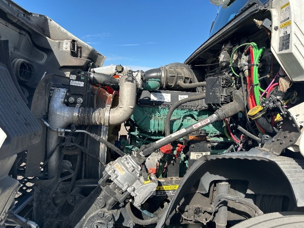 Day Cab Tractor-Heavy Duty Tractors-Volvo-2021-VNR64300-Phoenix-AZ-453,362\n\t\tmiles-$ 47,000 - Image 16