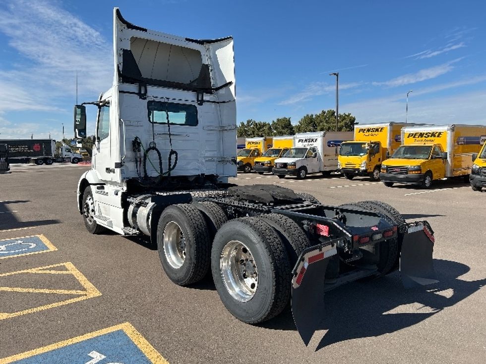 Day Cab Tractor-Heavy Duty Tractors-Volvo-2021-VNR64300-Phoenix-AZ-453,362\n\t\tmiles-$ 47,000 - Image 5