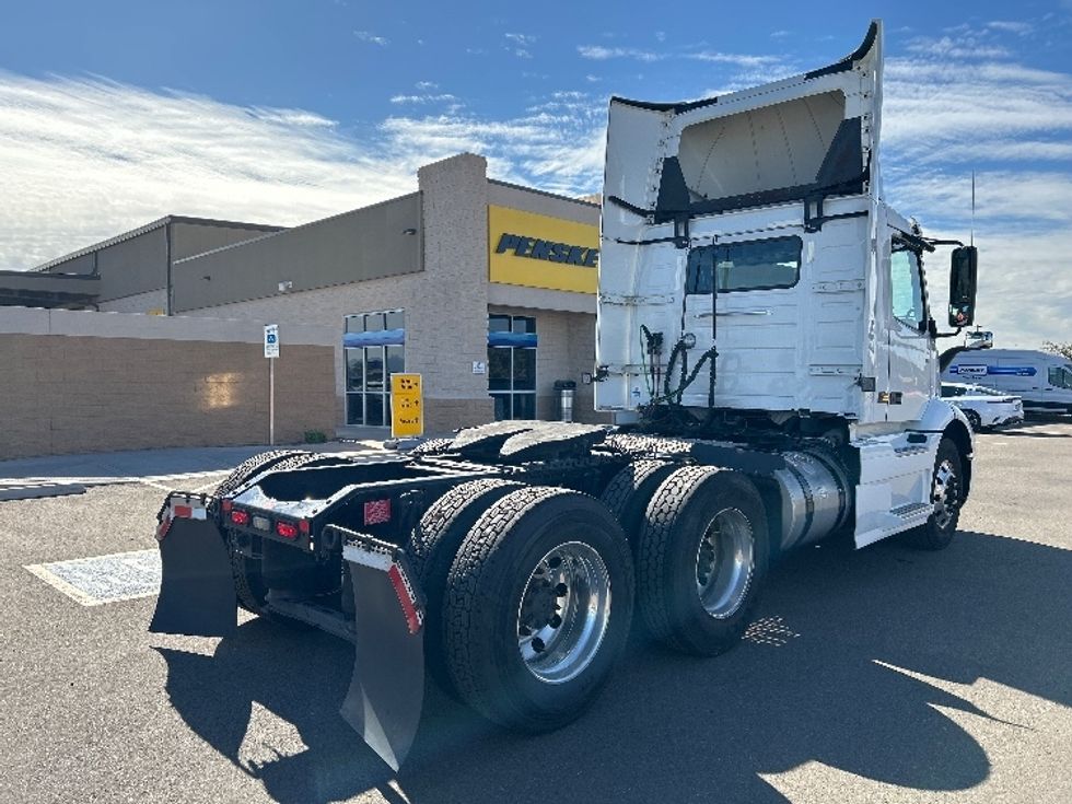 Day Cab Tractor-Heavy Duty Tractors-Volvo-2021-VNR64300-Phoenix-AZ-453,362\n\t\tmiles-$ 47,000 - Image 7